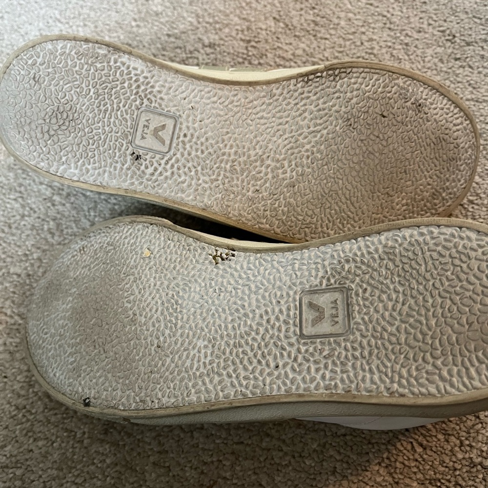 Veja gold Velcro sneakers - Picture 4 of 5